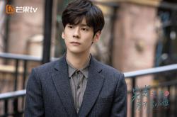 开云体育中国-这是一篇为您定制的、强调唯一性视角的赛事评论文章。文章设定在一个平行时空的、充满戏剧张力的2026年世界杯小组赛中