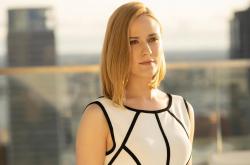 开云sport-引擎轰鸣间的智慧博弈，雷诺精妙策略轻取威廉姆斯，拉塞尔绝境反击点燃赛场