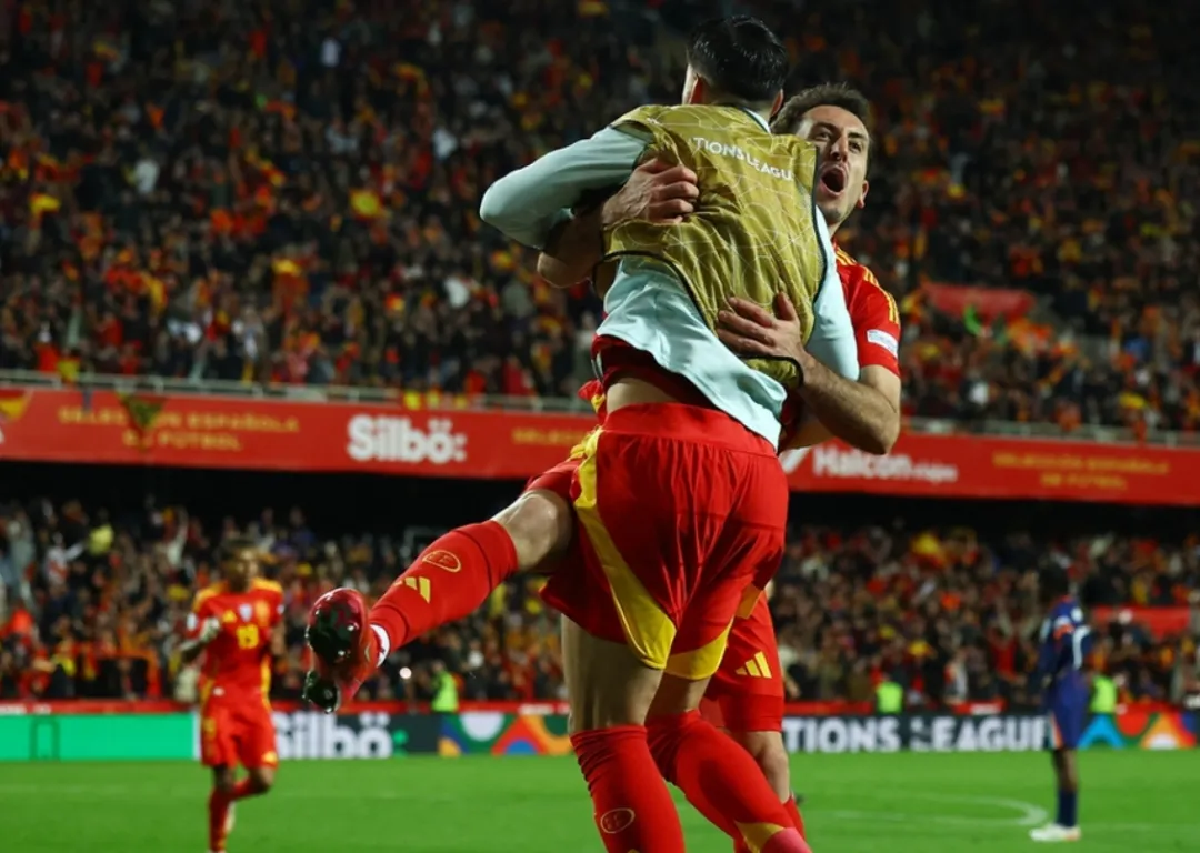 西班牙碾压乌拉圭，苏亚雷斯三分雨点燃全场