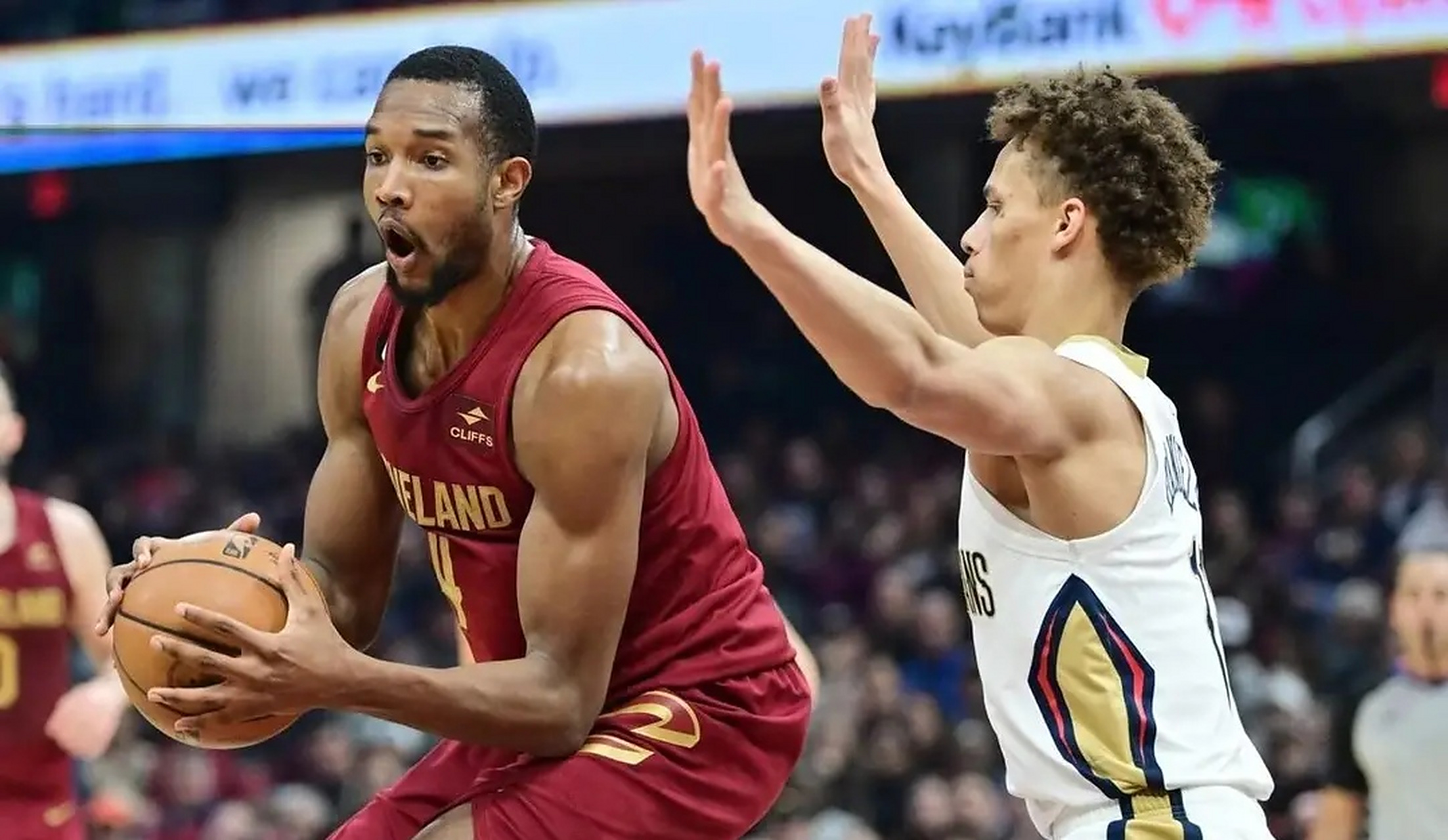 阿根廷男篮横扫魔术,萨姆·米切尔送出助攻 阿根廷男篮横扫魔术,萨姆·米切尔送出助攻