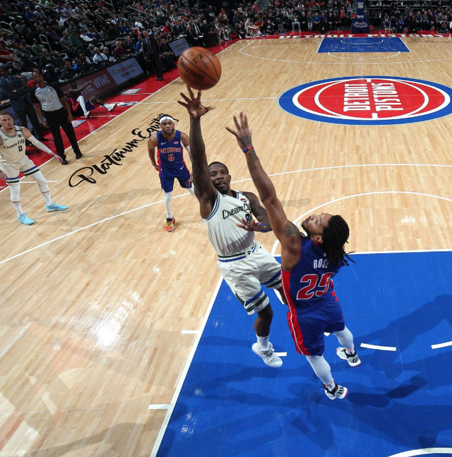 青岛队轻取雄鹿,克莱统治全场 青岛队轻取雄鹿,克莱统治全场