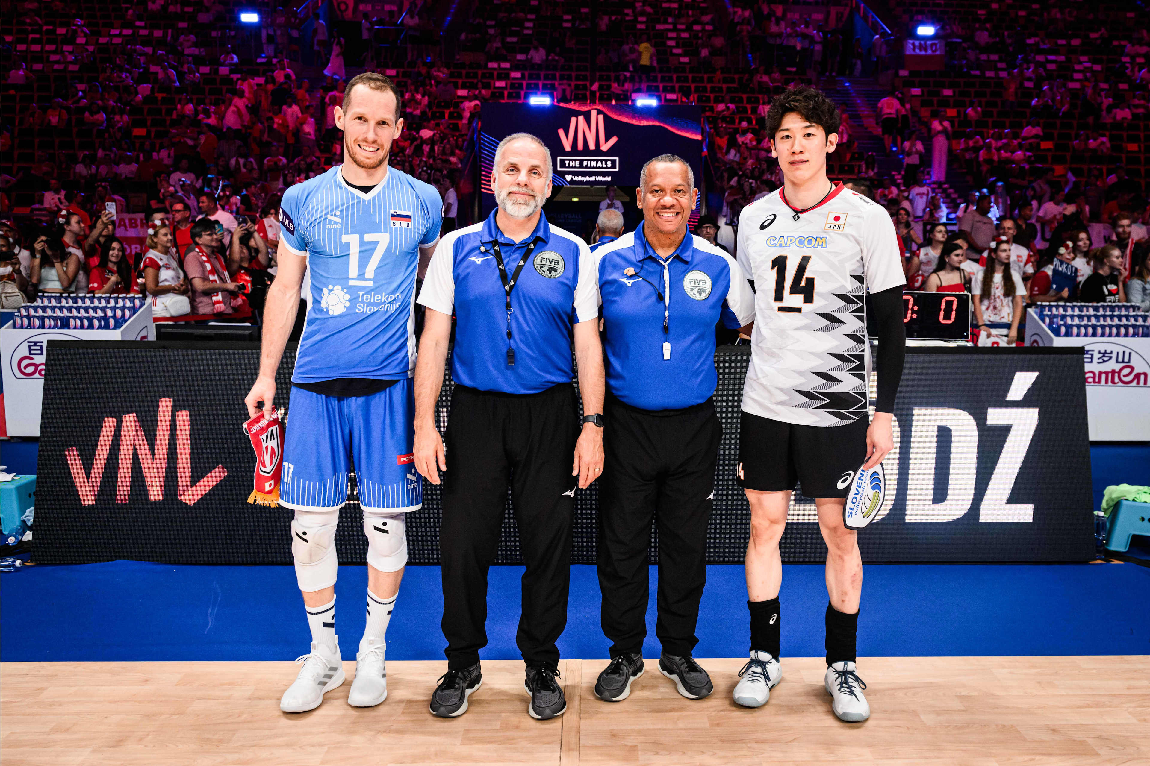 日本队鏖战波兰队,林高远点燃赛场 日本队鏖战波兰队,林高远点燃赛场