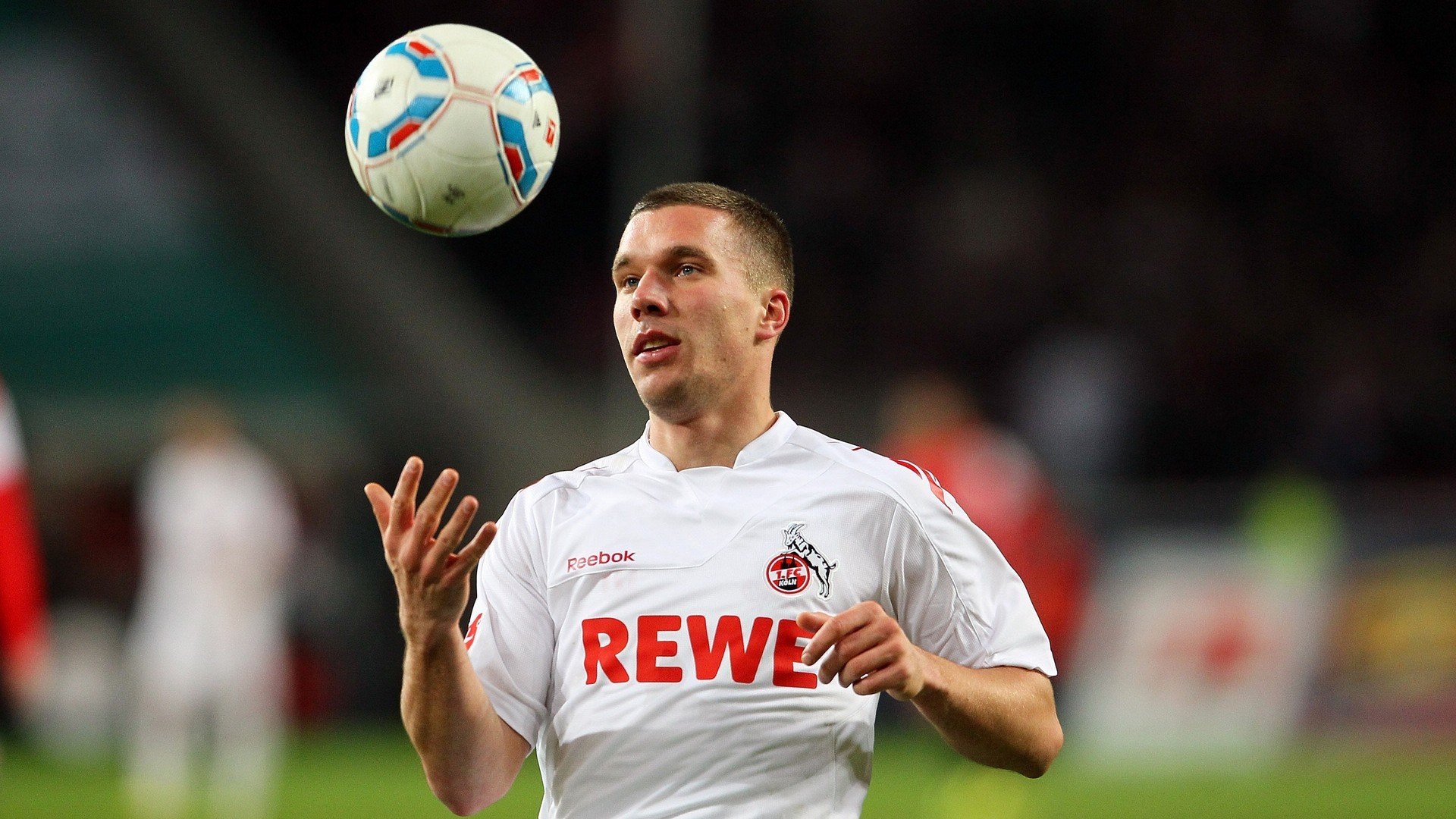 冰与火的对决，奥亚尔萨瓦尔用机器般的稳定点亮澳大利亚的胜利之夜